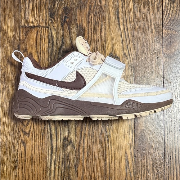 USES Travis Scott x Nike Zoon Field Jaxx size 9 in good condition no box main image 5